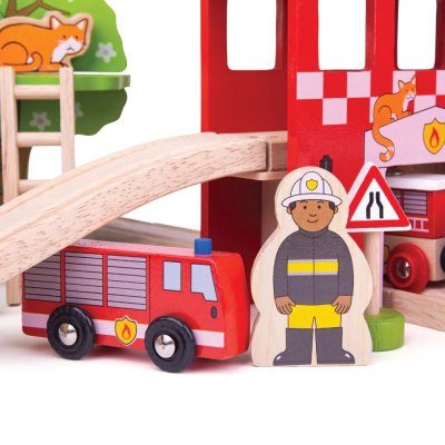Bigjigs Rail Drvena željeznička pruga vatrogasna postaja
