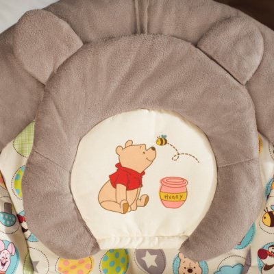 BRIGHT STARTS Vibrerend ligbed met de melodie van Winnie the Pooh Dots & Hunny 0 m+, tot 9 kg