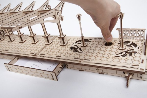 Ugears Puzzle 3D de Madeira Mecânico Plataforma Ferroviária