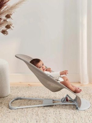 BABYBJÖRN Liege Balance Soft Grey Beige/White Mesh, hellgraue Konstruktion