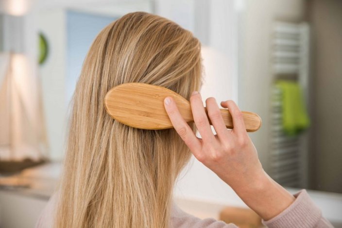 Бамбукова четка за коса с естествен косъм