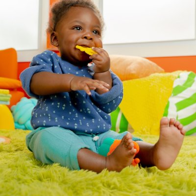 BRIGHT STARTS Gummy Buddies™ grizalo 3 kosi 3m+