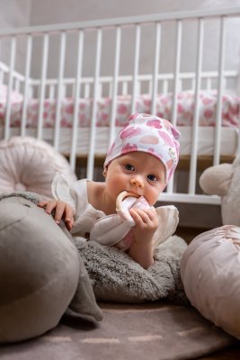 ENIE BABY Czapka dziecięca Pink Leaves dziewczynka 9-12m