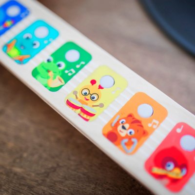 BABY EINSTEIN Jucărie chitară muzicală din lemn Together in Tune Guitar™ Connected Magic Touch™ HAPE 6m+