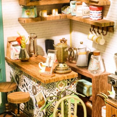 RoboTime 3D Holzpuzzle Miniatur Puppenhaus Café