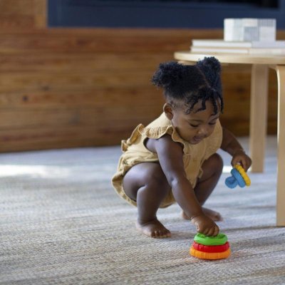 BABY EINSTEIN Stacking grizalo 2 v 1 Stack&Teethe™ 0m+