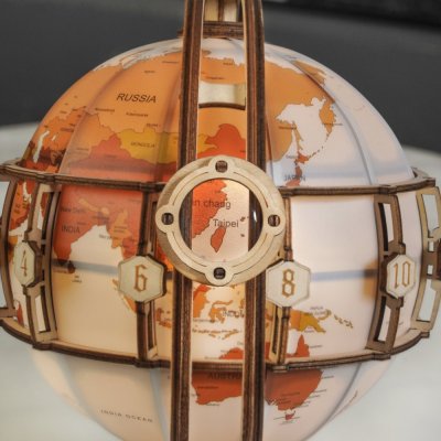 RoboTime 3D Holzmechanik Bausatz Leuchtender Globus