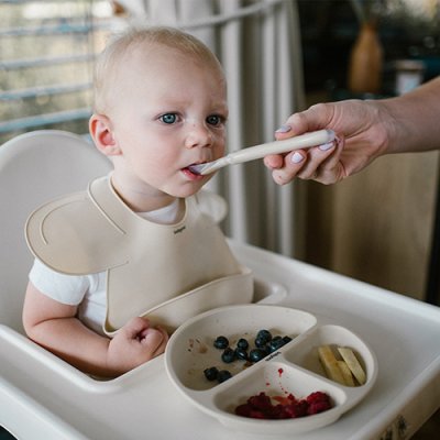 BABYONO Silikonski tanjur s usisnom čašom - bež 6m+