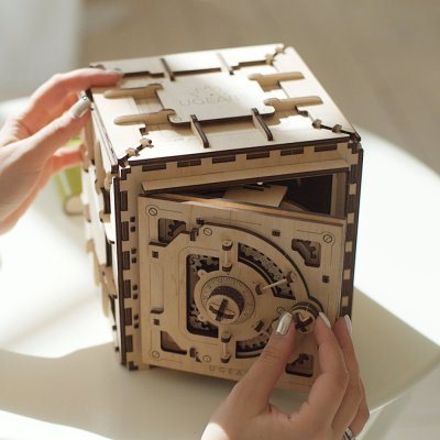 Ugears 3D Holzmechanik Puzzle Safe
