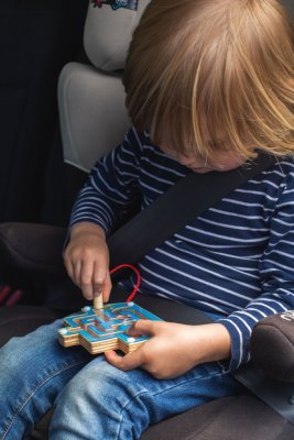 Bigjigs Toys Drveni magnetski labirint Tirkizni brod
