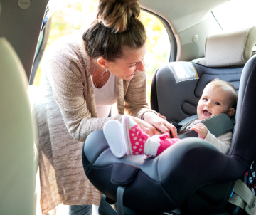 Viajar de forma segura con niños: ¿Qué llevar contigo en el camino?