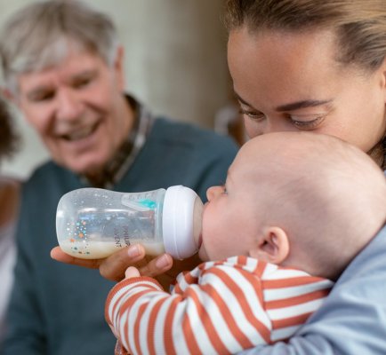 Philips AVENT Fľaša Natural Response s ventilom AirFree 260 ml, 1m+, medveď