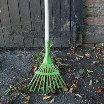 Bigjigs Toys Green Leaf Rake