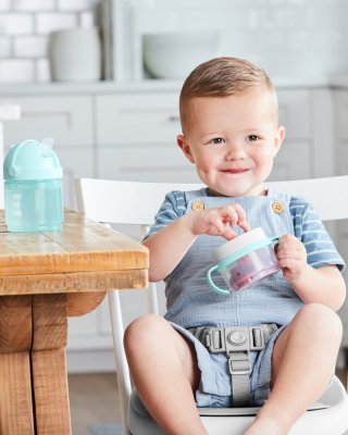 SKIP HOP Stapelbares 2-in-1-Essens- und Getränkeset