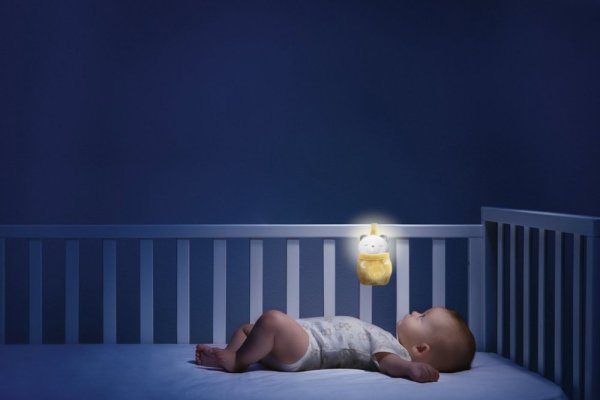 CHICCO Grzechotka i lampka nocna Niedźwiadek 2w1 0m+