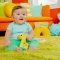 BRIGHT STARTS Hračka s melodií na C kroužku Tug Tunes™ žirafa 0m+