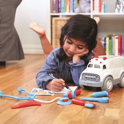 Green Toys Ambulância com equipamento médico