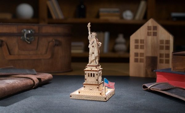 Ugears 3D Houten Mechanische Puzzel Vrijheidsbeeld