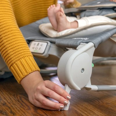 INGENUITY Massagestoel trilt met Happy Belly™ Rock-to-Bounce melodie - Parker™ 0m+ tot 9kg