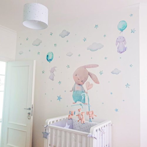 Aufkleber über dem Kinderbett - Hasen mit Sternen und Luftballons