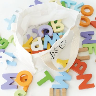 Le Toy Van Lettres dans un sac en toile