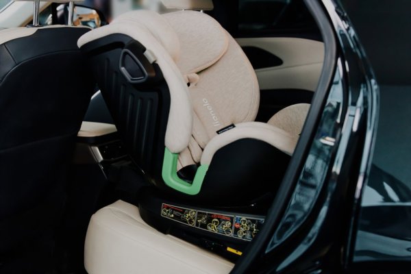 LIONELO Harmony i-Size Car Seat (40-150 cm) Grey Graphite Leather