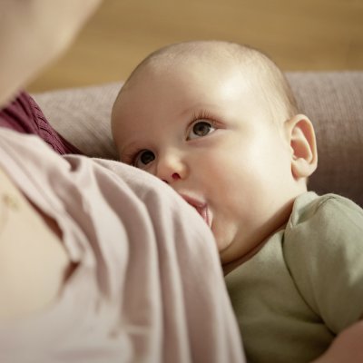 NUK Mommy Feel Schnuller in Box, creme 0-9m, 2 Stk