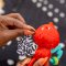 BABY EINSTEIN Musikalisches sensorisches Spielzeug Roxy's Bright Flight™ 3m+