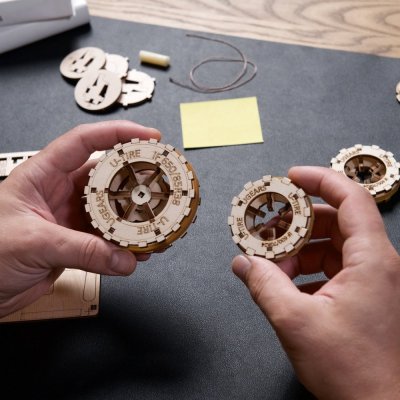 Ugears Puzzle 3D de Madeira Mecânico Trator Wins
