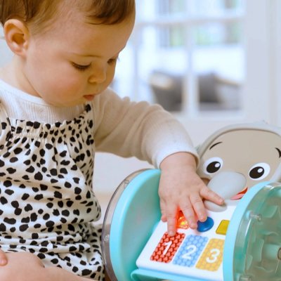 BABY EINSTEIN Musikalisches interaktives Spielzeug Chase & Tap Earl™ 6m+
