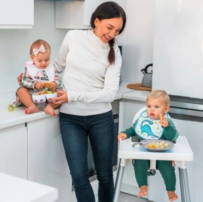 BABYONO Schüssel 2 in 1 verschließbar, mit Löffel 200+150 ml lila 6m+