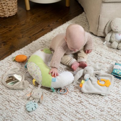 INGENUITY Kuscheltier-Spielzeug mit Beißring Häschen Cozy Sylvi™ 0m+