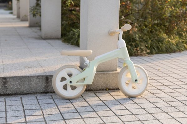 QPLAY Poganjalec Tech Mint, starost 2-4 leta, do 30 kg