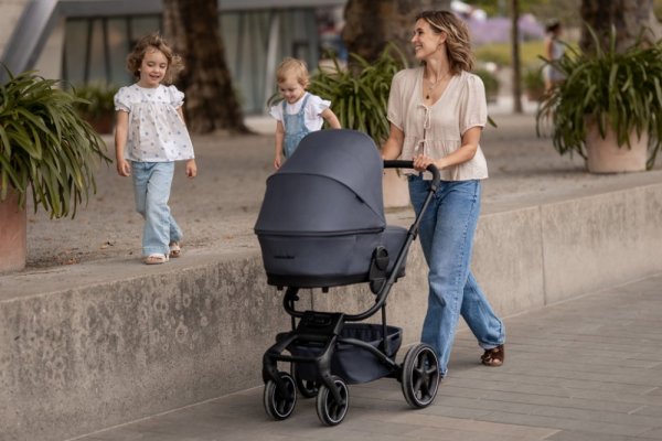 EASYWALKER Set XL Kombikinderwagen Harvey NXT mit Zubehör Eclipse Black
