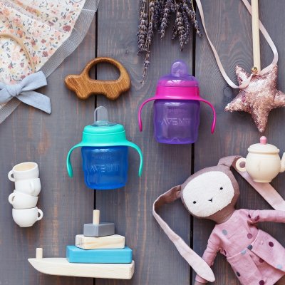 Philips AVENT Hrneček pro první doušky Classic 200 ml s držadly dívka+dárek PETITE&MARS Miska 6m+