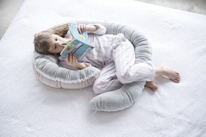 MOEDERHOOD Babynest en Junior kussen 2 in 1 Beige Classics nieuw