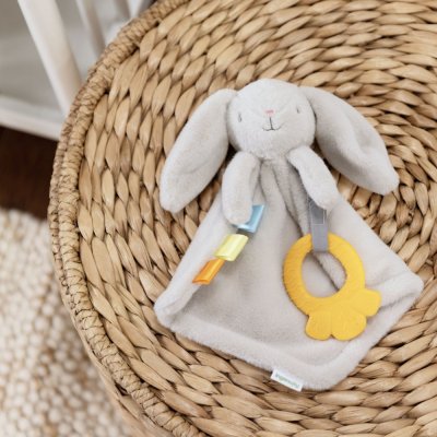 INGENUITY Kuscheltier-Spielzeug mit Beißring Häschen Cozy Sylvi™ 0m+