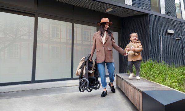 KINDERKRAFT Kinderwagen kombiniert 3 in 1 Newly Classic schwarz + Mink PRO