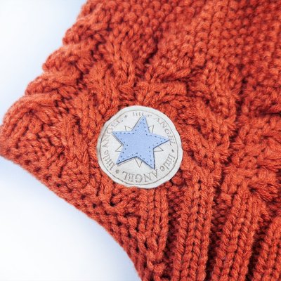 Kapa pletena z vezalkami in cofki LA Outlast ® - terakota