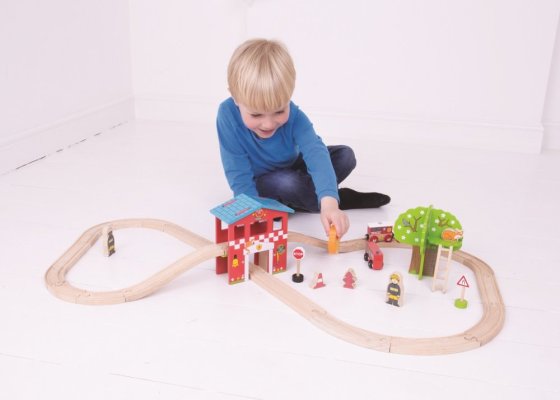 Bigjigs Rail Drvena željeznička pruga vatrogasna postaja