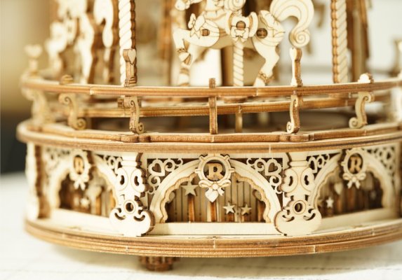 RoboTime Drewniane Puzzle 3D Pozytywka Romantyczna Karuzela