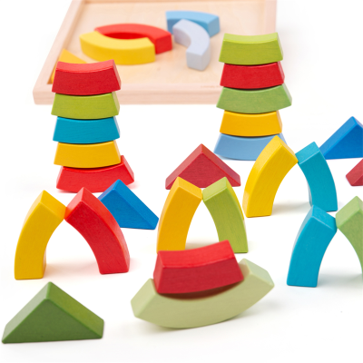 Bigjigs Toys Arcos e Triângulos de Empilhar em Madeira