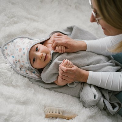 BABYONO Ręcznik z kapturkiem frotte szary 100x100 cm