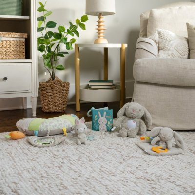 INGENUITY Kuscheltier-Spielzeug mit Beißring Häschen Cozy Sylvi™ 0m+