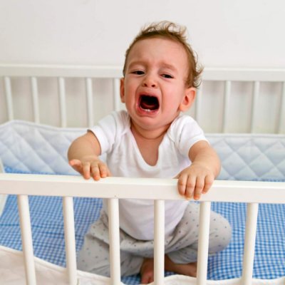 Proč dítě nechce spát v postýlce
