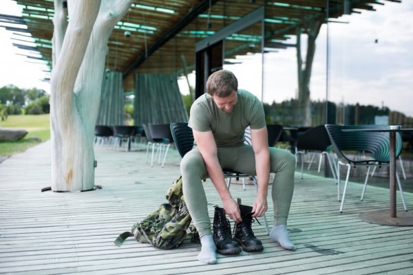 Moška majica KR tanek izrez U Outlast® - kaki