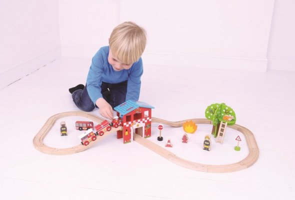 Bigjigs Rail Drvena željeznička pruga vatrogasna postaja