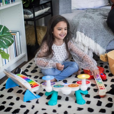 BABY EINSTEIN Jucărie chitară muzicală din lemn Together in Tune Guitar™ Connected Magic Touch™ HAPE 6m+