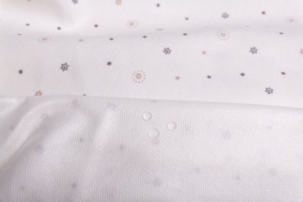 BABYMATEX Wasserdichtes Jersey-Spannbettlaken mit Print - Sterne 60 x 120 x 10 cm