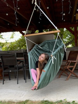 Hängesessel olivgrün HOJDAVAK MAXIMUS OUT mit Kissen, Holz für den Außenbereich, Seil weiß